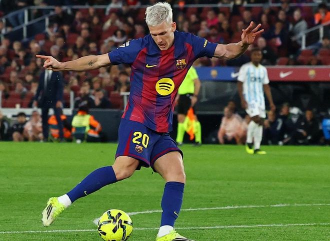 巴萨球员起脚射门 主场进攻画面