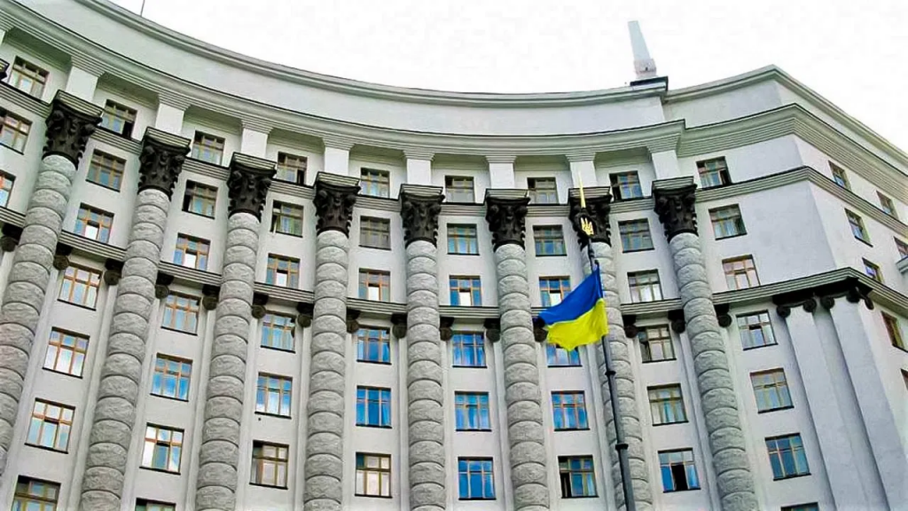 乌克兰政府大楼外立面与国旗，配合监管话题