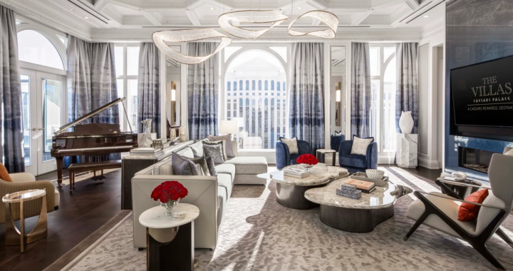 凯撒宫酒店别墅客厅钢琴与落地窗，拉斯维加斯