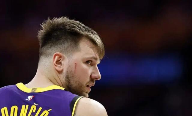 东契奇回头特写引出MVP讨论焦点