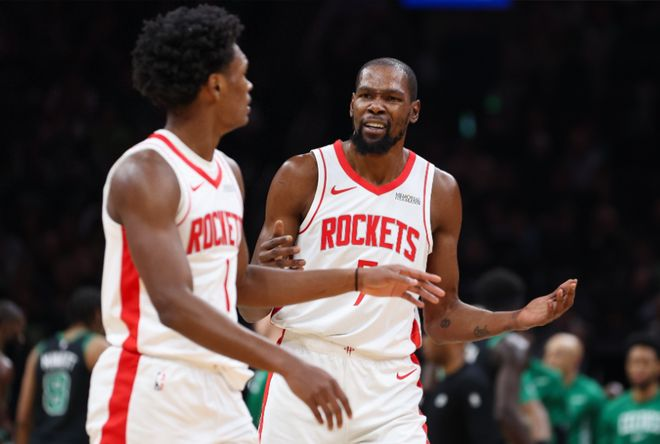 火箭杜兰特与阿门在比赛中沟通