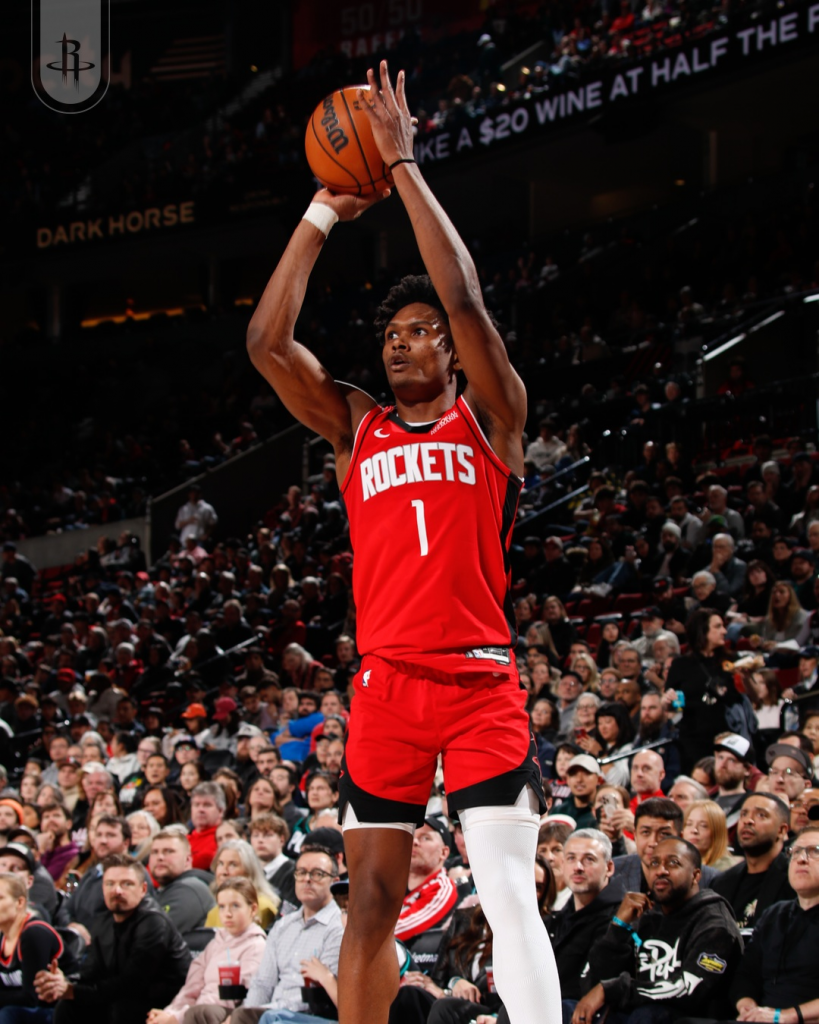 阿门16投8中，三分4中1、罚球11中7，得到24分12篮板6助攻1抢断2盖帽