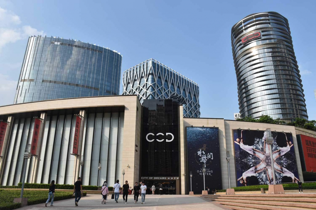 新濠天地建筑正面，澳门博彩企业奖金公告