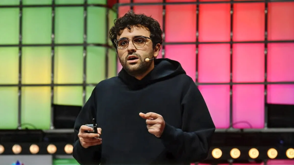 预测市场平台Kalshi首席执行官塔里克·曼苏尔台上发言聚焦合规