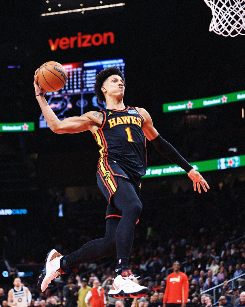 现在的老鹰队已经找寻到了新的核心：杰伦·约翰逊