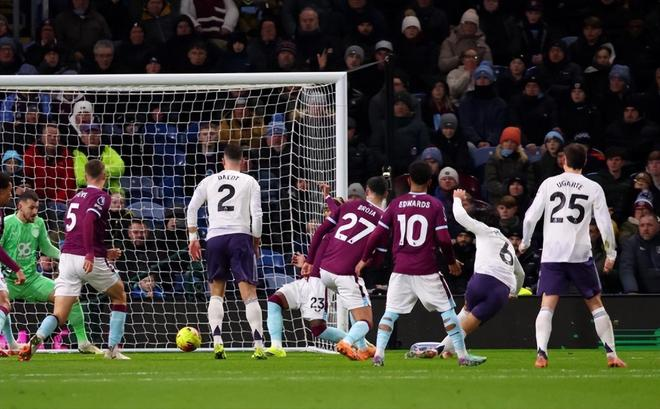 英超比赛禁区混战画面 曼联对阵伯恩利