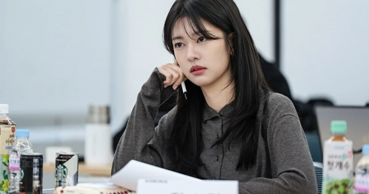 郑素敏在剧组会议现场，Netflix赌场剧《庄家》相关