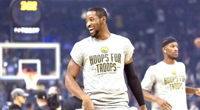 金州勇士球员库明加比赛中画面