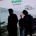 Kalshi户外大屏显示选举合约概率与白金VIP话题