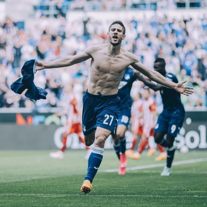 霍芬海姆球员脱衣庆祝 10年传奇