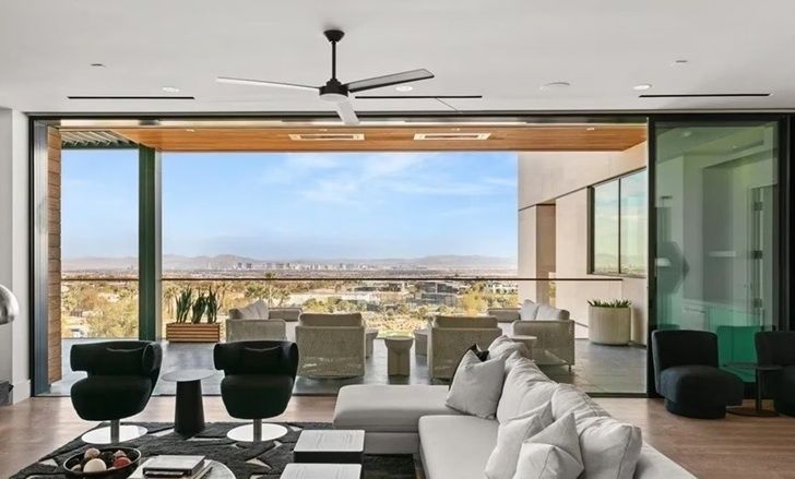 现代客厅外连露台远景，豪宅公寓成交