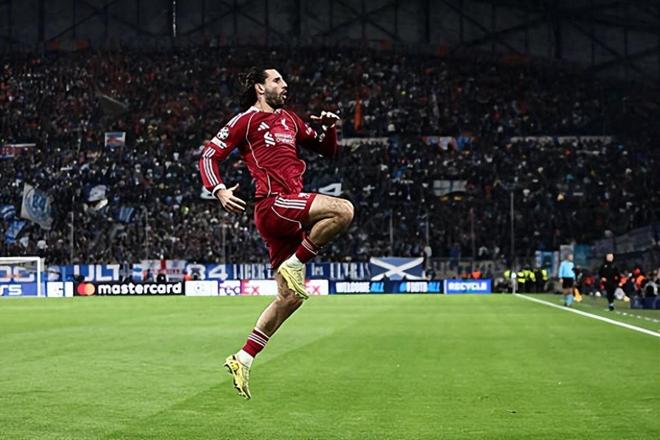 利物浦球员腾空庆祝 欧冠客场战马赛