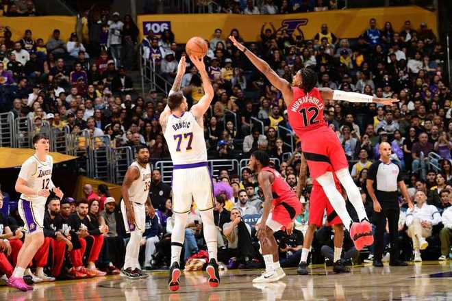 湖人东契奇迎来复出，25分2板7助