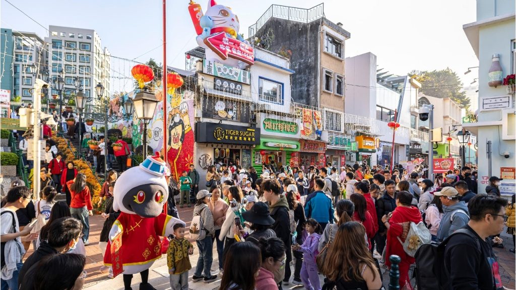 澳门热门旅游街区人流回升展现博彩与旅游复苏态势