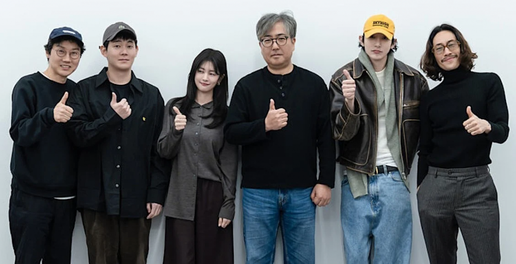 《庄家》主创与演员合影，Netflix韩国赌场题材新剧