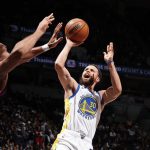 库里篮下出手展现比赛进攻节奏