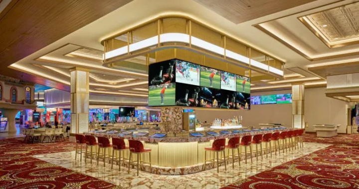 日落车站赌场新酒吧岛台与大屏观赛