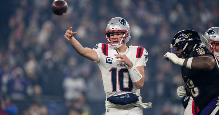 新英格兰爱国者四分卫比赛中传球画面 展现超级碗投注焦点