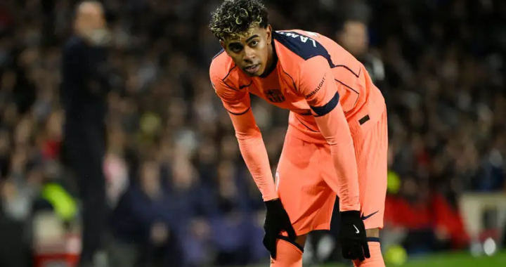 亚马尔客场比赛弯腰喘息，巴萨失利话题图