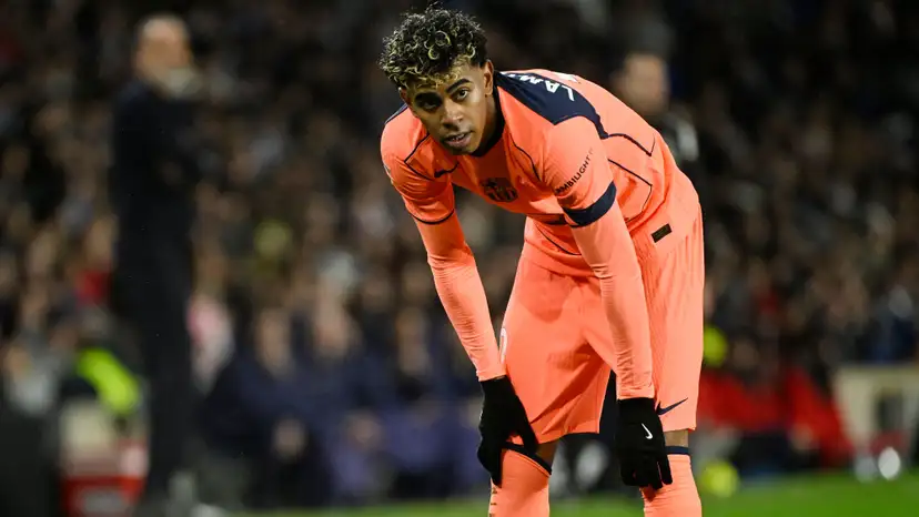 亚马尔客场比赛弯腰喘息，巴萨失利话题图