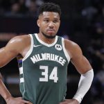 字母哥身穿雄鹿34号球衣比赛画面