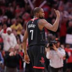 杜兰特火箭球衣庆祝绝杀太阳