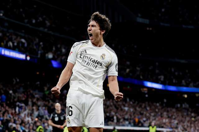 伯纳乌皇马小将庆祝进球 西甲焦点战