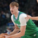 独行侠对阵篮网弗拉格持球突破比赛现场