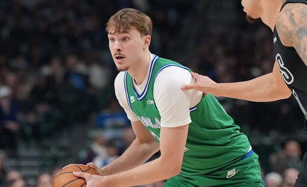 独行侠对阵篮网弗拉格持球突破比赛现场