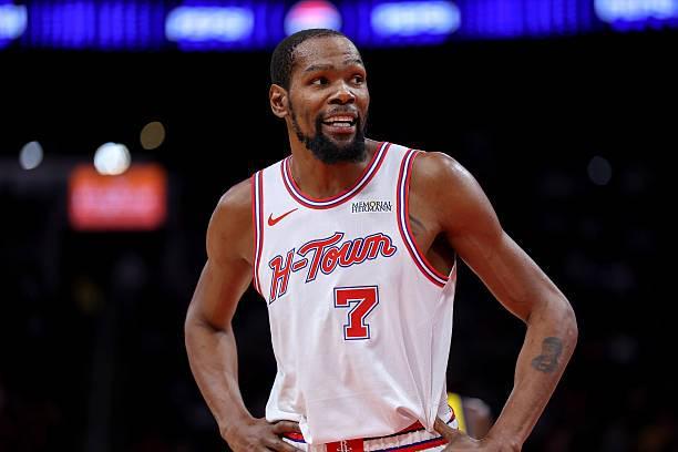 杜兰特火箭赛场照，NBA税后工资排名