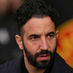 阿莫林近景表情严肃，曼联换帅新闻配图