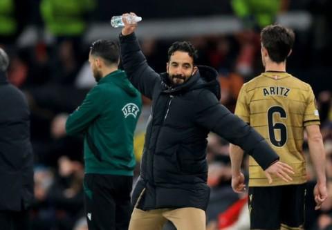 阿莫林场边挥手，曼联引援分歧话题