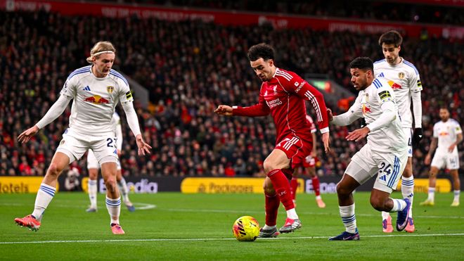 焦点英超利物浦战利兹联拼抢镜头