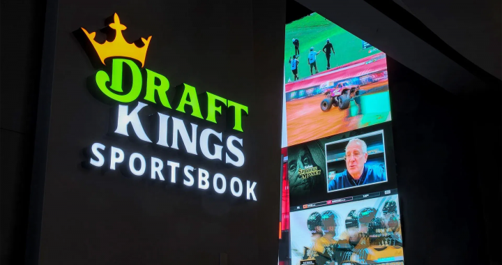 DraftKings体育博彩标识与电子屏画面