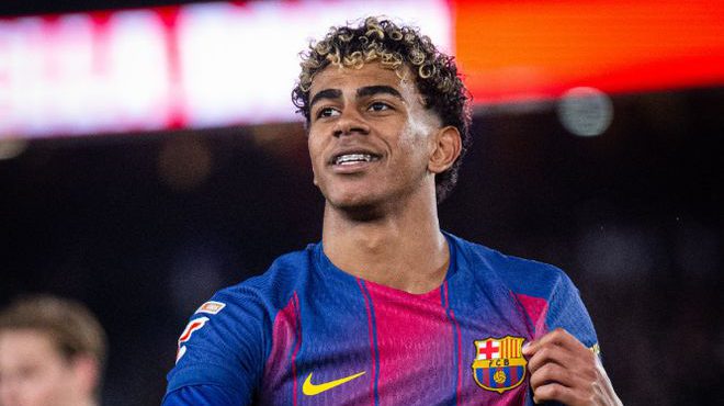 亚马尔身披巴塞罗那球衣庆祝进球 国王杯关键破门瞬间