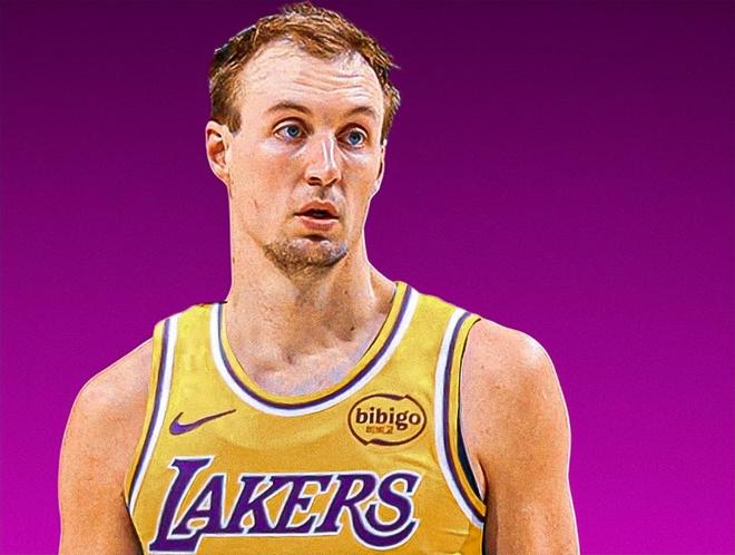 肯纳德身穿湖人球衣比赛特写肖像