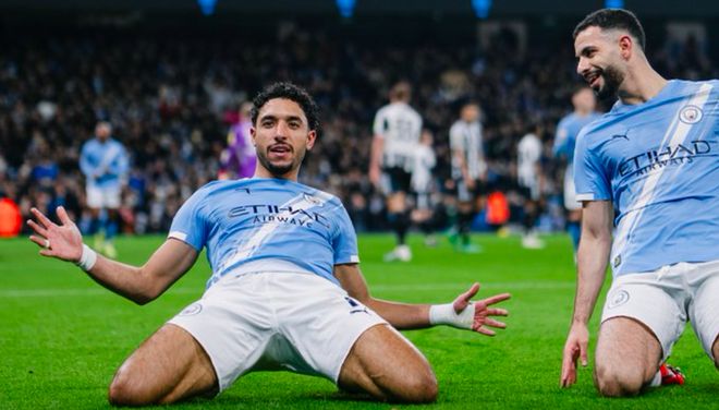 曼城球员滑跪庆祝英联杯半决赛进球关键时刻