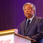 PAGCOR主席在讲台发言谈收入下滑