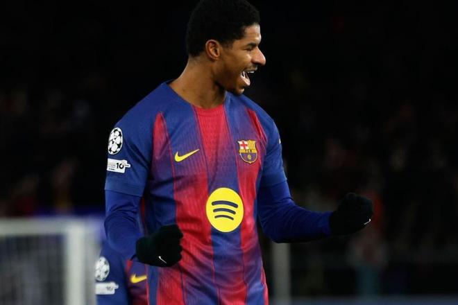 拉什福德身穿巴萨球衣庆祝进球画面