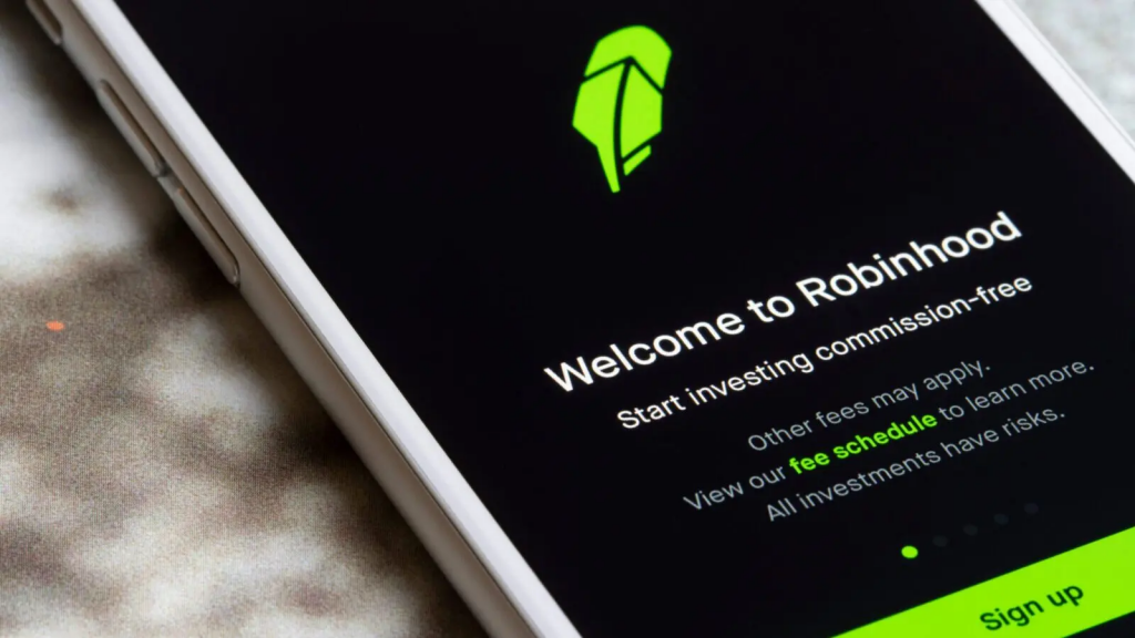 智能手机屏幕显示 Robinhood 应用界面与交易提示画面