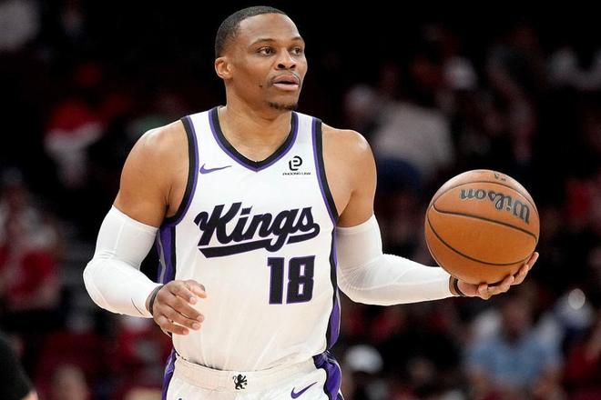 威斯布鲁克比赛持球画面