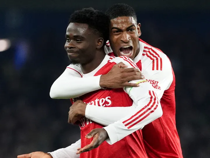 阿森纳球员庆祝进球英超比赛瞬间