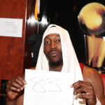 阿德巴约赛后手持83分纸张接受采访