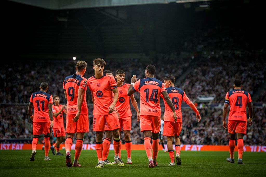 巴萨球员客场比赛集体庆祝图