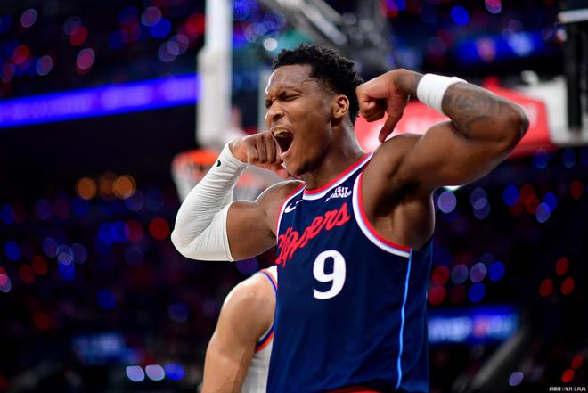 马瑟林庆祝画面对应球队竞技表现