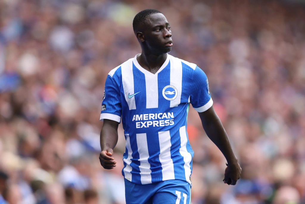 布莱顿主力球员场上比赛状态特写