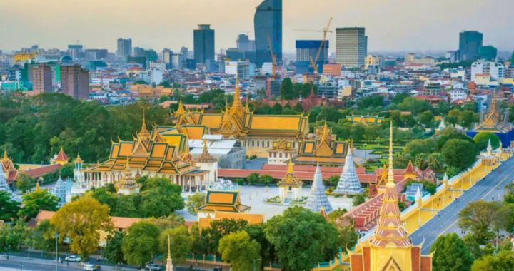 柬埔寨金边城市景观与皇宫建筑航拍画面