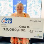 加拿大649彩票1800万大奖得主科拉领奖现场