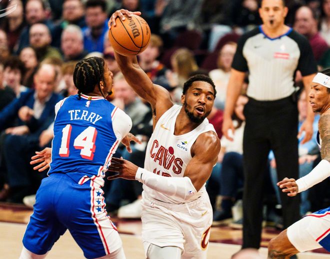 米切尔推进进攻对抗76人防守