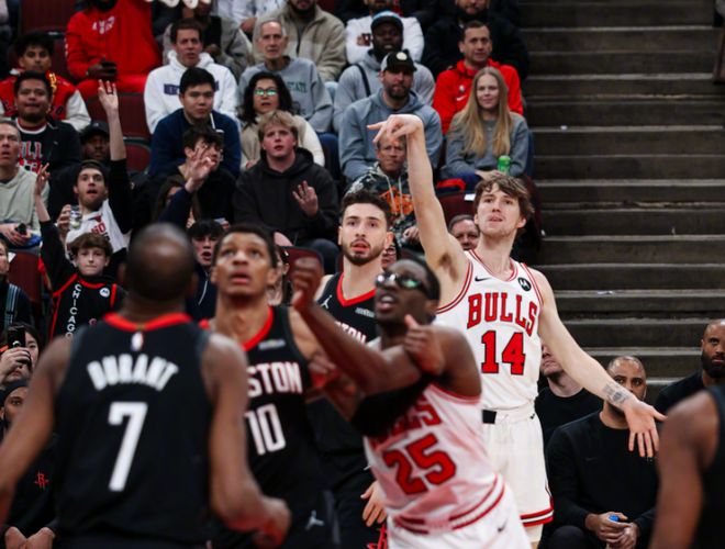 公牛外线投篮命中关键三分比赛瞬间